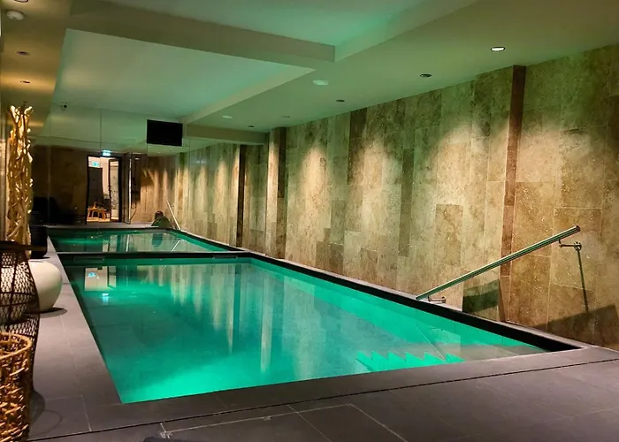 Star Champs-Elysées Paris